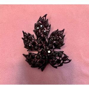 Vintage Weiss Black Rhinestone Leaf Brooch Signed Retro 1935-1950